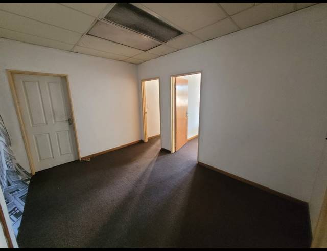 950M² WAREHOUSE TO LET IN KILLARNEY GARDENS